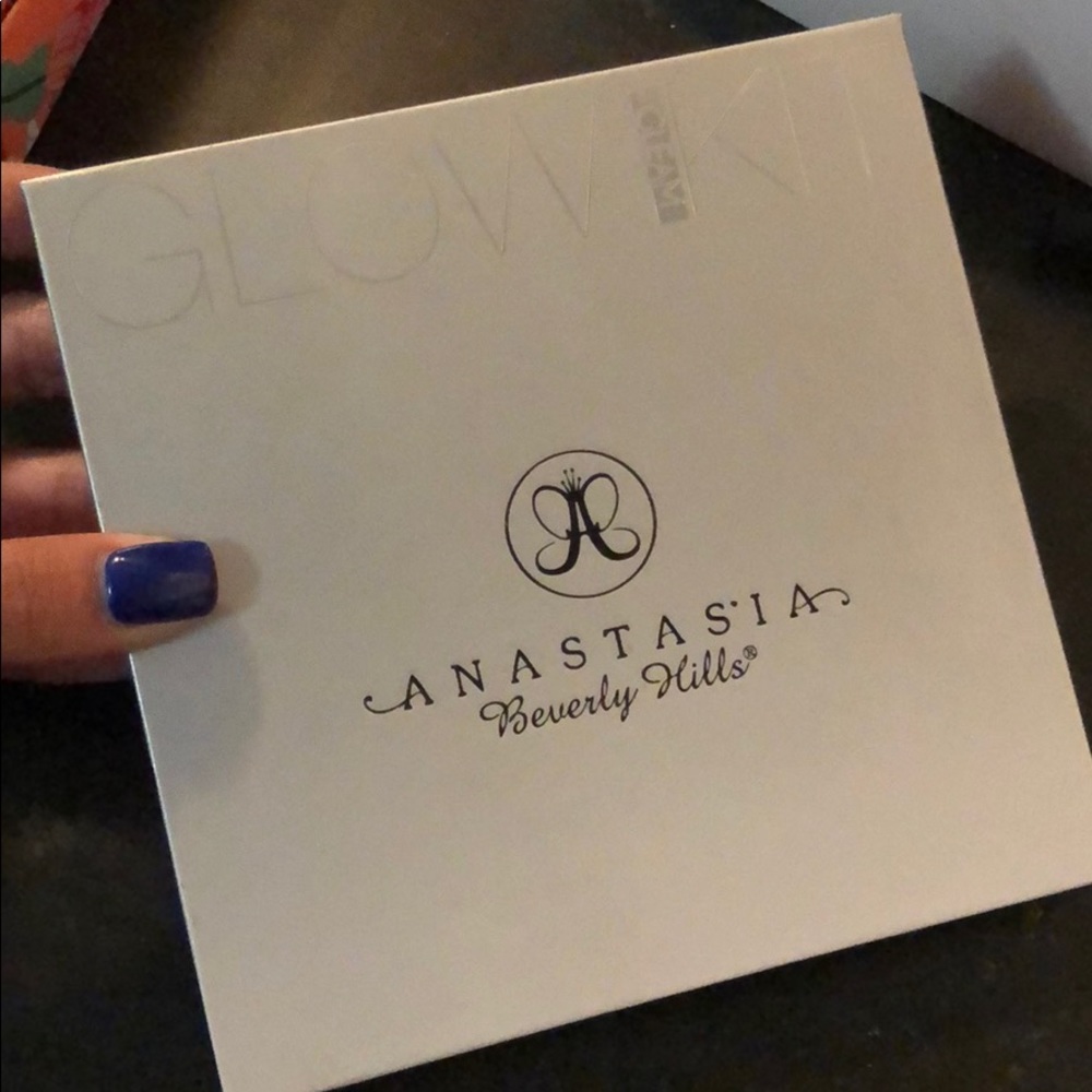Anastasia Beverly Hills Glow Kit in Gleam